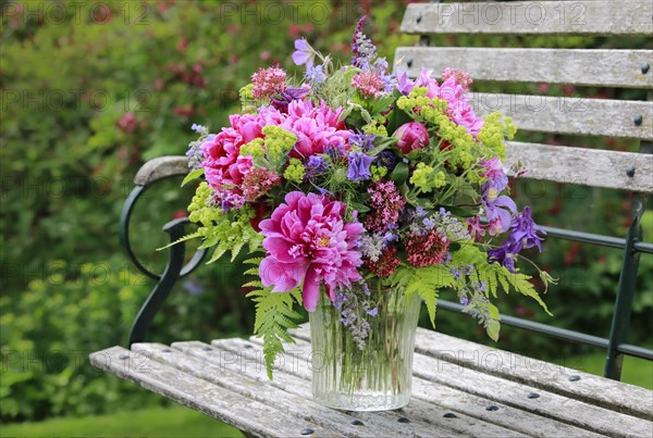 Colourful bouquet in red