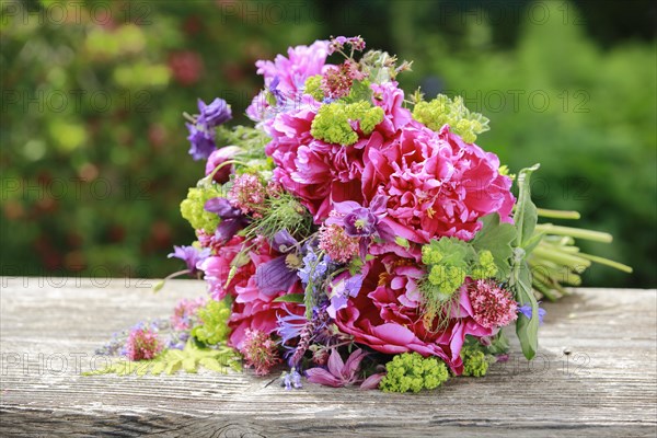 Colourful bouquet of flowers in red