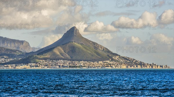 View from Bloubergstrand to the silhouette of Cape Town
