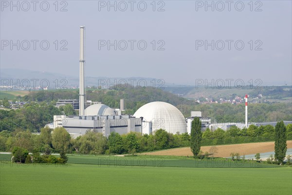 Kernkraftwerk Neckarwestheim mit Reaktorgebaeuden