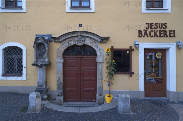 Barockes Eingangsportal von Jesus Baeckerei