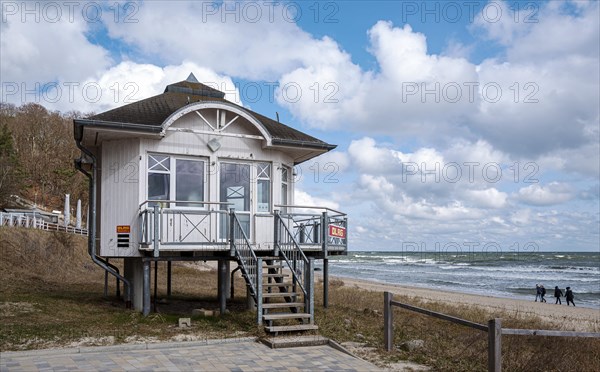 DLRG Rettungswacht am Strand bei Baabe