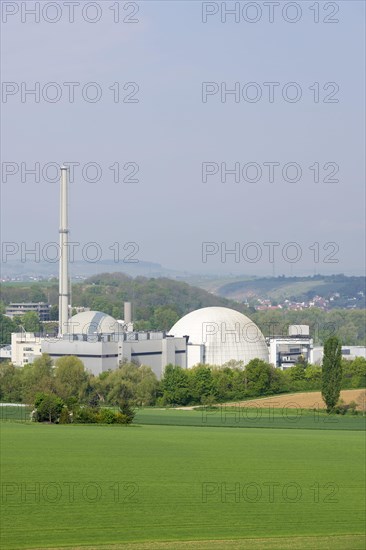 Kernkraftwerk Neckarwestheim mit Reaktorgebaeuden