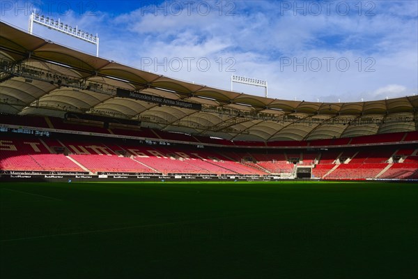 Leere Sitzreihen in der Mercedes-Benz Arena