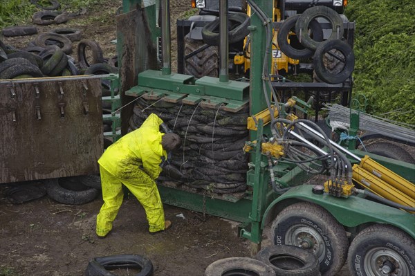 Recycling rubber tyres