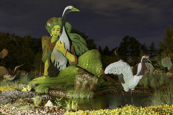 Light painting photography of a garden sculpture