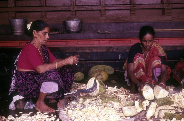 Women cutting raw jackfruit to make side dish of lunch at Madhur Sri Anantheshwara Vinayaka temple