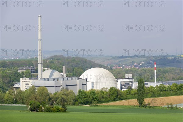 Kernkraftwerk Neckarwestheim mit Reaktorgebaeuden