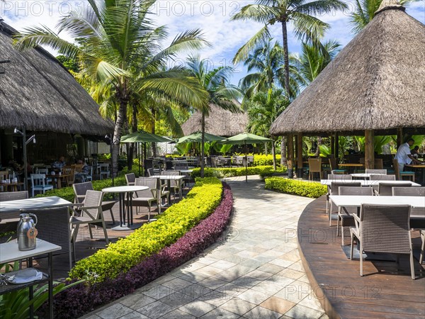 Luxushotel La Pirogue Resort & Spa mit tropische Hotelanlage