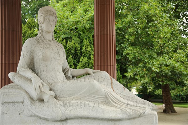Elisabethenbrunnen with sculpture of the Greek goddess Hygieia in the spa garden
