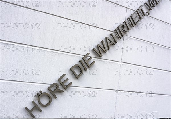 Inscription on the facade of the Jewish Museum in Berlin