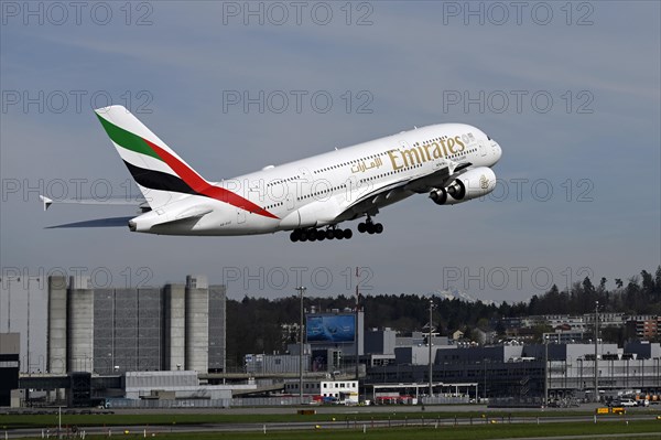 Flugzeug Emirates