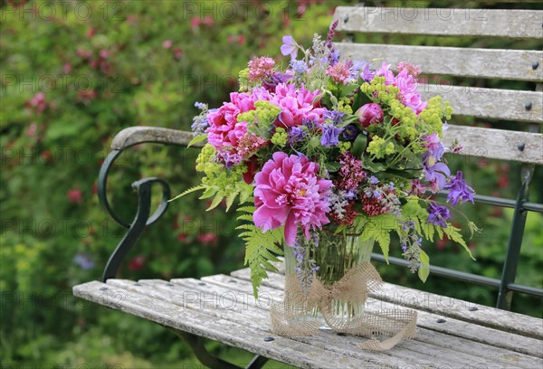 Colourful bouquet in red