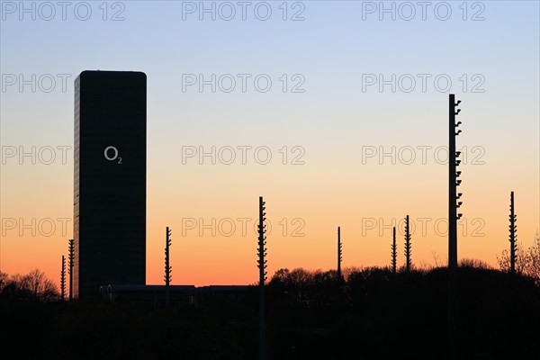 O2 Tower vor Abendrot