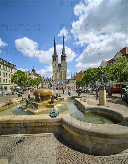 Goebelbrunnen by sculptor Bernd Goebel and Marktkirche Unser Lieben Frauen