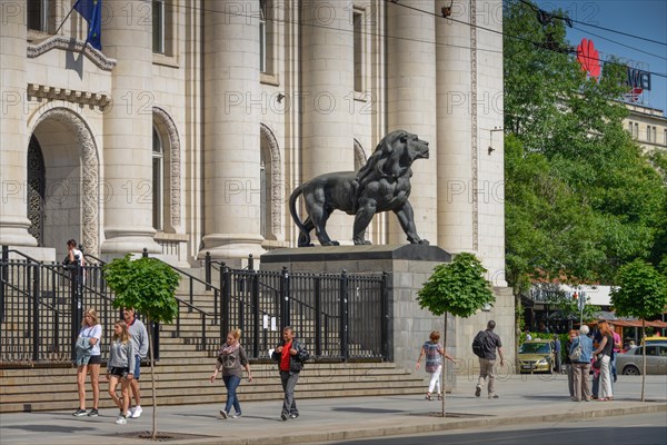 Lion sculpture