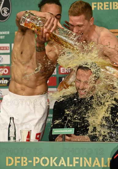 Beer shower for coach Domenico Tedesco