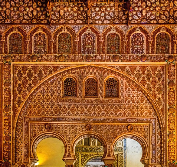 Horseshoe Arch in the Salon de los Embajadores