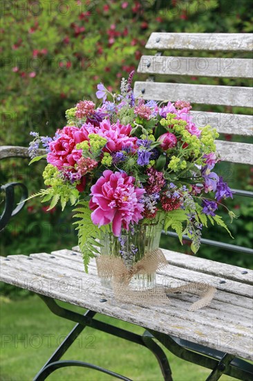 Colourful bouquet in red