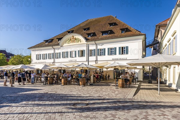 Restaurant und Markthalle in historischem Gebaeude Greth