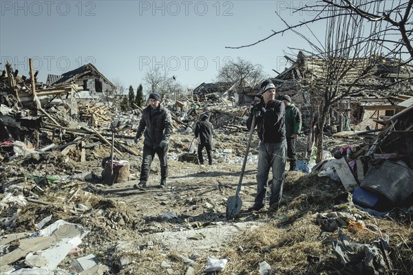 Cleaning up the ruins of the Bohunia residential neighbourhood