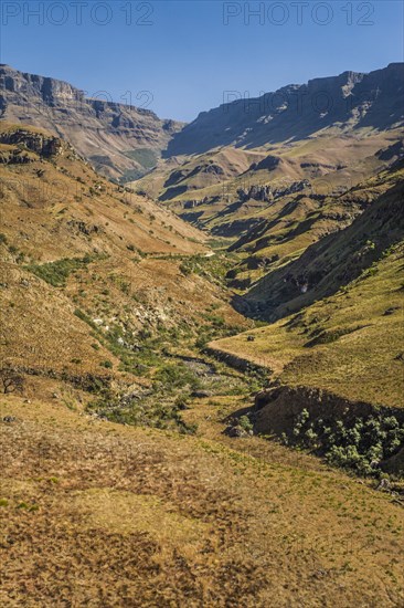 Scenically spectacular Drakensberg Mountains rise to 3482 m