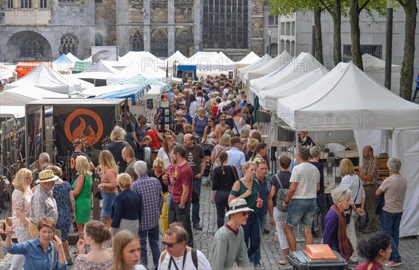 Arts and crafts market