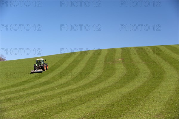 Fendt Favorit 716 tractor with rollers