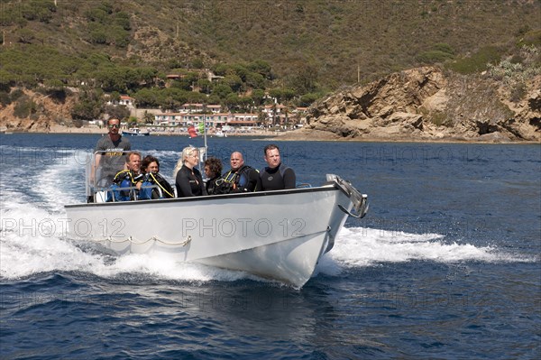 Diving boat with divers