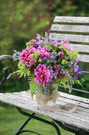 Colourful bouquet in red