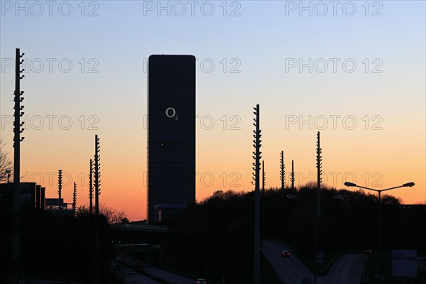O2 Tower vor Abendrot