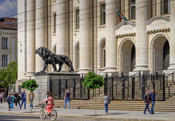 Lion sculpture