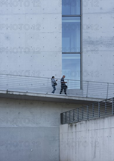 Pedestrian bridge at the Marie-Elisabeth-Lueders Haus in the Berlin government quarter