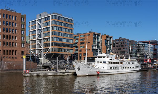 Sandtorhafen with the traditional ship harbour at Sandtorkai