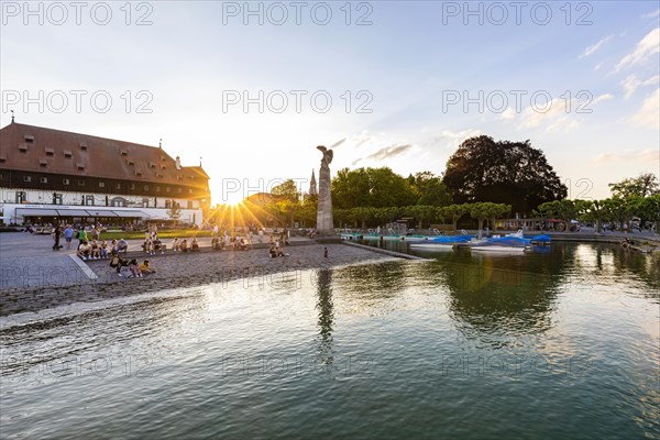 Konzil und Gondelhafen bei Sonnenuntergang