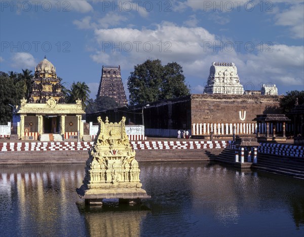 Varadharaja Perumal temple with tank in Kancheepuram