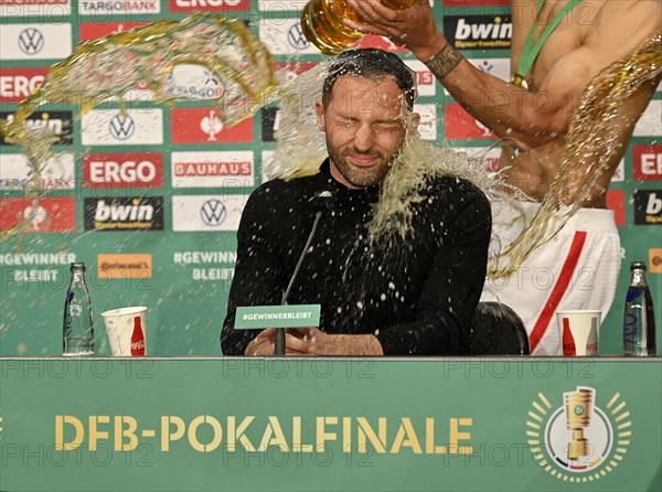 Beer shower for coach Domenico Tedesco