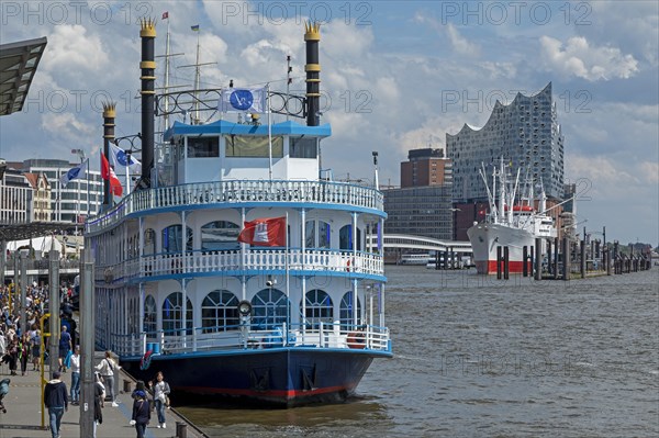 Paddle steamer Louisiana Star