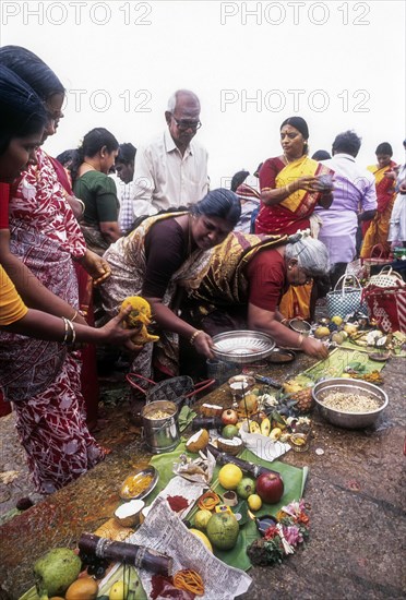 Prayers to River cauvery in Srirangam