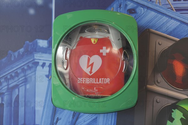 Defibrillator