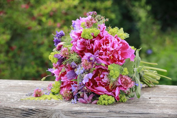 Colourful bouquet of flowers in red