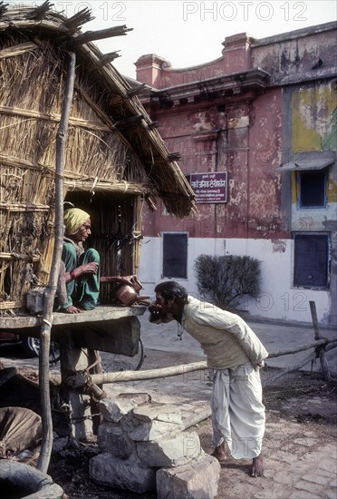 Quenching of thirst at the entrance of the Radha Krishna Mandir temple in Jaipur