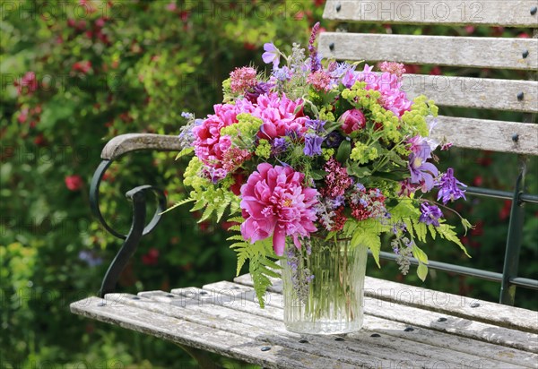 Colourful bouquet in red