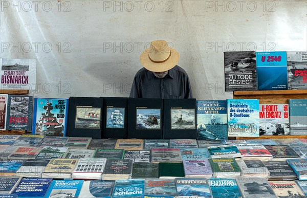 Bookseller at the flea market at the Bode Museum