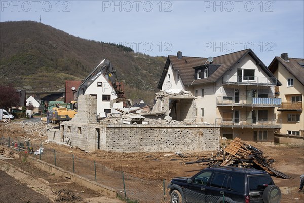 Abriss eines Wohnhauses in Altenburg nach der Flutkatastrophe an der Ahr. Altenburg