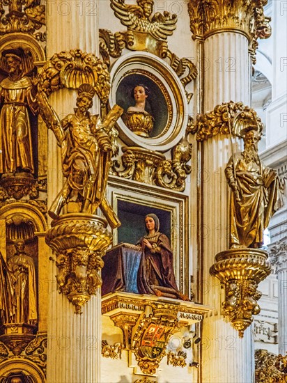 Depiction of Queen Isabella I praying in the Cathedral