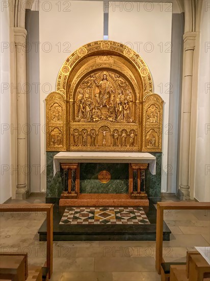 Wooden carved gilded polychrome Sacred Heart altar from 1912