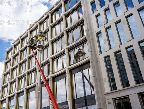 Maintenance work on the lantern in front of the Upper West high-rise