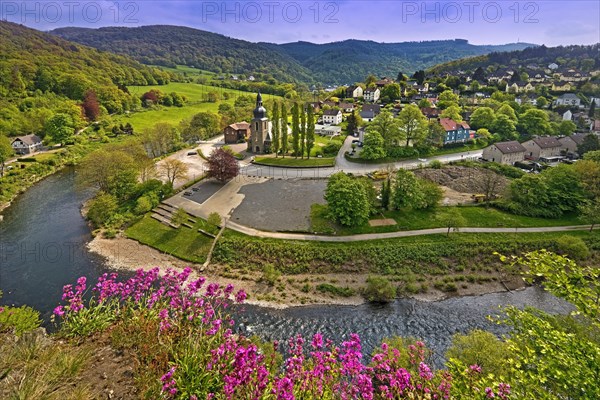 The Lenneschleife with the church of St. Josef in Nachrodt