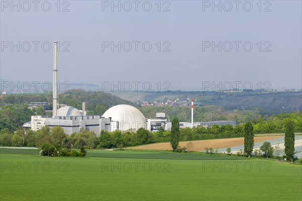 Kernkraftwerk Neckarwestheim mit Reaktorgebaeuden